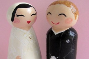 Should Japanese couples be allowed to keep separate surnames when they marry?