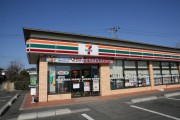 An attempted robbery at a 7-11 has netizens in stitches
