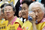 Former Korean comfort women protesting in Seoul